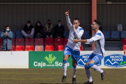 Plaza dedica el gol del pasado sábado al Numancia B a su hija de pocos meses. MARIO TEJEDOR