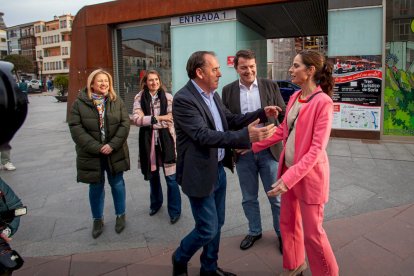Fernández Mañueco en su visita a Soria. MARIO TEJEDOR (1)