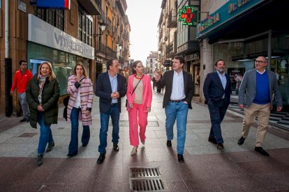 Fernández Mañueco en su visita a Soria. MARIO TEJEDOR (7)