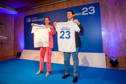 Fernández Mañueco en su visita a Soria. MARIO TEJEDOR (42)