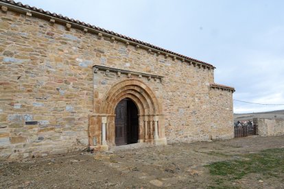 Iglesia de San Pedro en Cerbón. HDS