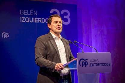 Fernández Mañueco en su visita a Soria. MARIO TEJEDOR (45)