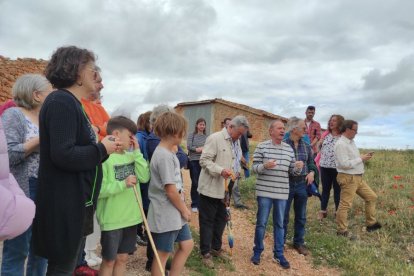 Jornada inaugural del Huerto poético en Quintanas Rubias de Arriba.-ANA HERNANDO