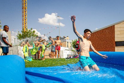 Parque acuático en las fiestas de Golmayo Camaretas - MARIO TEJEDOR (20)