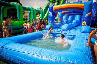 Parque acuático en las fiestas de Golmayo Camaretas - MARIO TEJEDOR (8)