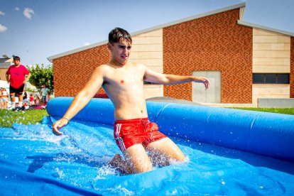Parque acuático en las fiestas de Golmayo Camaretas - MARIO TEJEDOR (18)