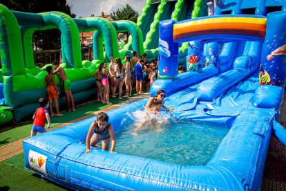Parque acuático en las fiestas de Golmayo Camaretas - MARIO TEJEDOR (10)