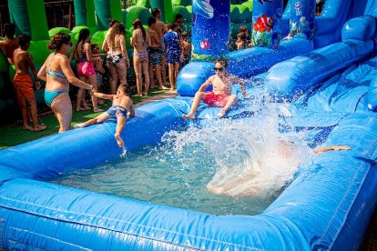 Parque acuático en las fiestas de Golmayo Camaretas - MARIO TEJEDOR (11)
