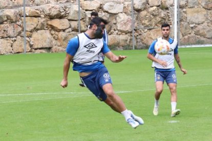 Lupu en un remate a portería. Nástic