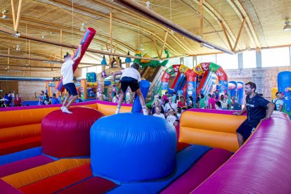 Parque infantil por las fiestas de Almazán. MARIO TEJEDOR (1)