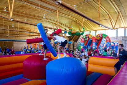 Parque infantil por las fiestas de Almazán. MARIO TEJEDOR (2)