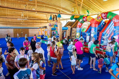 Parque infantil por las fiestas de Almazán. MARIO TEJEDOR (3)