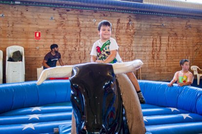 Parque infantil por las fiestas de Almazán. MARIO TEJEDOR (4)
