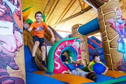 Parque infantil por las fiestas de Almazán. MARIO TEJEDOR (5)