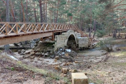 Puente de Santo Domingo, del siglo XII, declarado Bien de Interés Cultural.