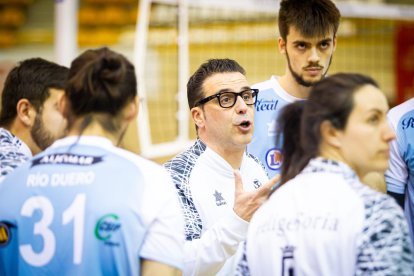 Rio Duero Voley vs CV Palma. MARIO TEJEDOR (12)