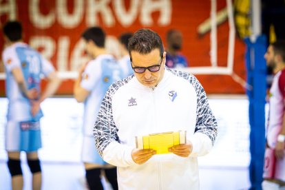 Rio Duero Voley vs CV Palma. MARIO TEJEDOR (15)