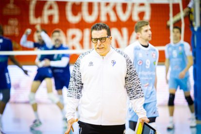 Rio Duero Voley vs CV Palma. MARIO TEJEDOR (17)