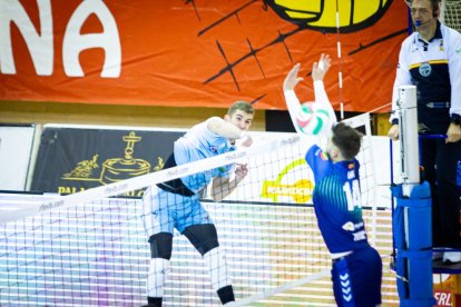 Rio Duero Voley vs CV Palma. MARIO TEJEDOR (36)