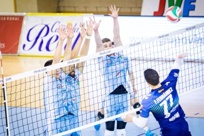 Rio Duero Voley vs CV Palma. MARIO TEJEDOR (37)