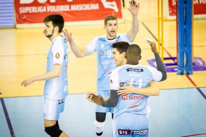 Rio Duero Voley vs CV Palma. MARIO TEJEDOR (47)