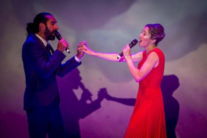 Raquel Álvarez y Quique Marquez en la Gala benéfica Vamos a dar el cante de Asovica Fadess - MARIO TEJEDOR (7)