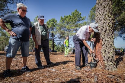 Demostración de resina en Tardelcuende.-GONZALO MONTESEGURO