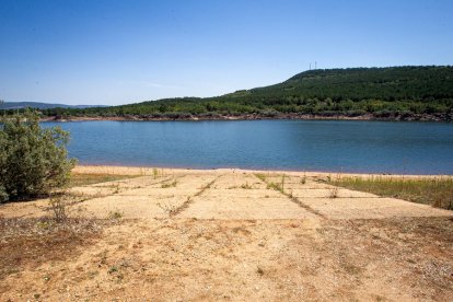 La sequía deja una estampa dramática en el embalse de la Cuerda del Pozo - MARIO TEJEDOR (11)