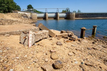 La sequía deja una estampa dramática en el embalse de la Cuerda del Pozo - MARIO TEJEDOR (16)
