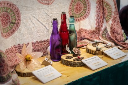 El Mercado de Artesanos está abierto en el mercado municipal hasta el 11 de diciembre. GONZALO MONTESEGURO