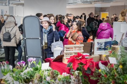 El Mercado de Artesanos está abierto en el mercado municipal hasta el 11 de diciembre. GONZALO MONTESEGURO