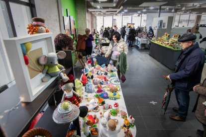 El Mercado de Artesanos está abierto en el mercado municipal hasta el 11 de diciembre. GONZALO MONTESEGURO