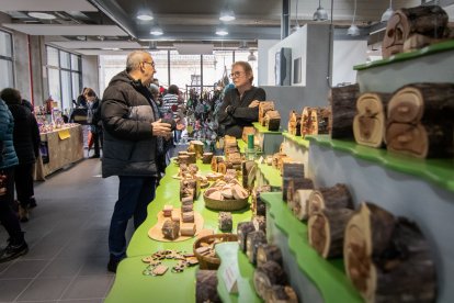 El Mercado de Artesanos está abierto en el mercado municipal hasta el 11 de diciembre. GONZALO MONTESEGURO
