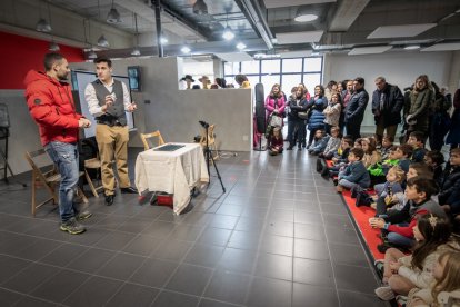El Mago Jorge participó en la inauguración del Mercado de Artesanos el pasado jueves. GONZALO MONTESEGURO