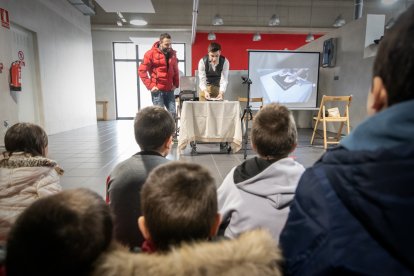 El Mago Jorge participó en la inauguración del Mercado de Artesanos el pasado jueves. GONZALO MONTESEGURO