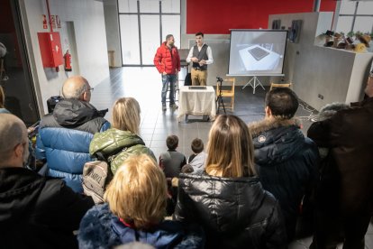 El Mago Jorge participó en la inauguración del Mercado de Artesanos el pasado jueves. GONZALO MONTESEGURO