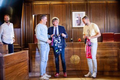 Recibimiento del Sporting Moreno Sáez de voley. MARIO TEJEDOR (20)
