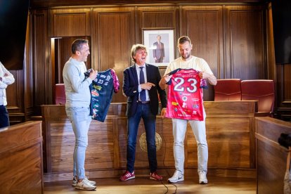 Recibimiento del Sporting Moreno Sáez de voley. MARIO TEJEDOR (21)