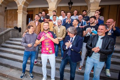 Recibimiento del Sporting Moreno Sáez de voley. MARIO TEJEDOR (28)
