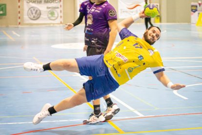 El BM Soria puede encarrilar el play off si gana este sábado en Gijón. MARIO TEJEDOR