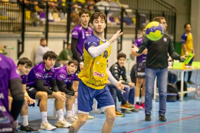 Club balonmano Soria vs CD Balopal. MARIO TEJEDOR (13)