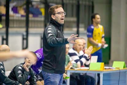 Club balonmano Soria vs CD Balopal. MARIO TEJEDOR (16)