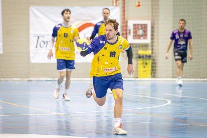 Club balonmano Soria vs CD Balopal. MARIO TEJEDOR (17)