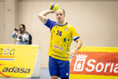 Club balonmano Soria vs CD Balopal. MARIO TEJEDOR (21)