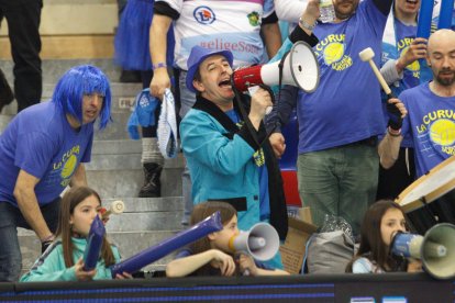 La afición soriana, pasándoselo como si fuese la primera final en 12 años. MARIO TEJEDOR