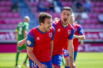 Diego Suárez celebra el primer gol marcado la pasada semana ante el Cerdanyola. MARIO TEJEDOR