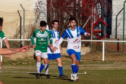 Imagen del derbi entre el Calasanz y el San José. MARIO TEJEDOR