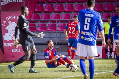 Impotencia numantina ante la meta defendida por Taliby. MARIO TEJEDOR