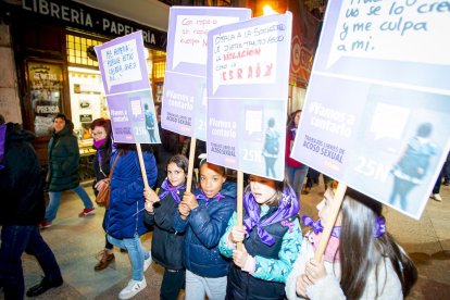Manifestación del Día internacional para la eliminación de la violencia contra las mujeres. MARIO TEJEDOR (16)