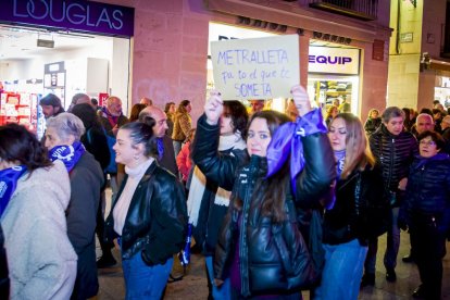 Manifestación del Día internacional para la eliminación de la violencia contra las mujeres. MARIO TEJEDOR (19)